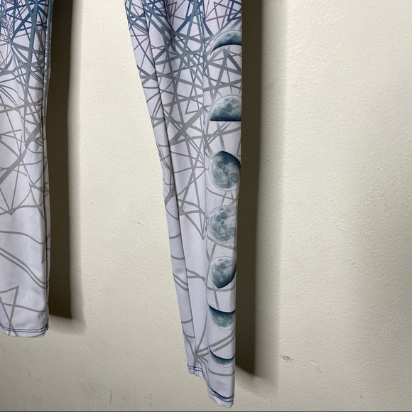 Onzie Size S/M Women's Moon Luna Graphic Yoga Leggings Full Length Activewear - Picture 4 of 9